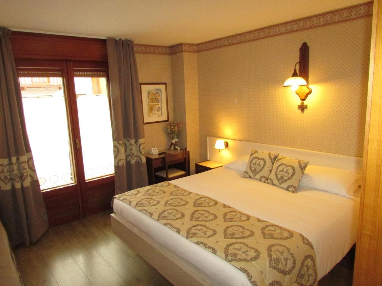 Hotel Meuble Meridiana Valtournenche Ngoại thất bức ảnh