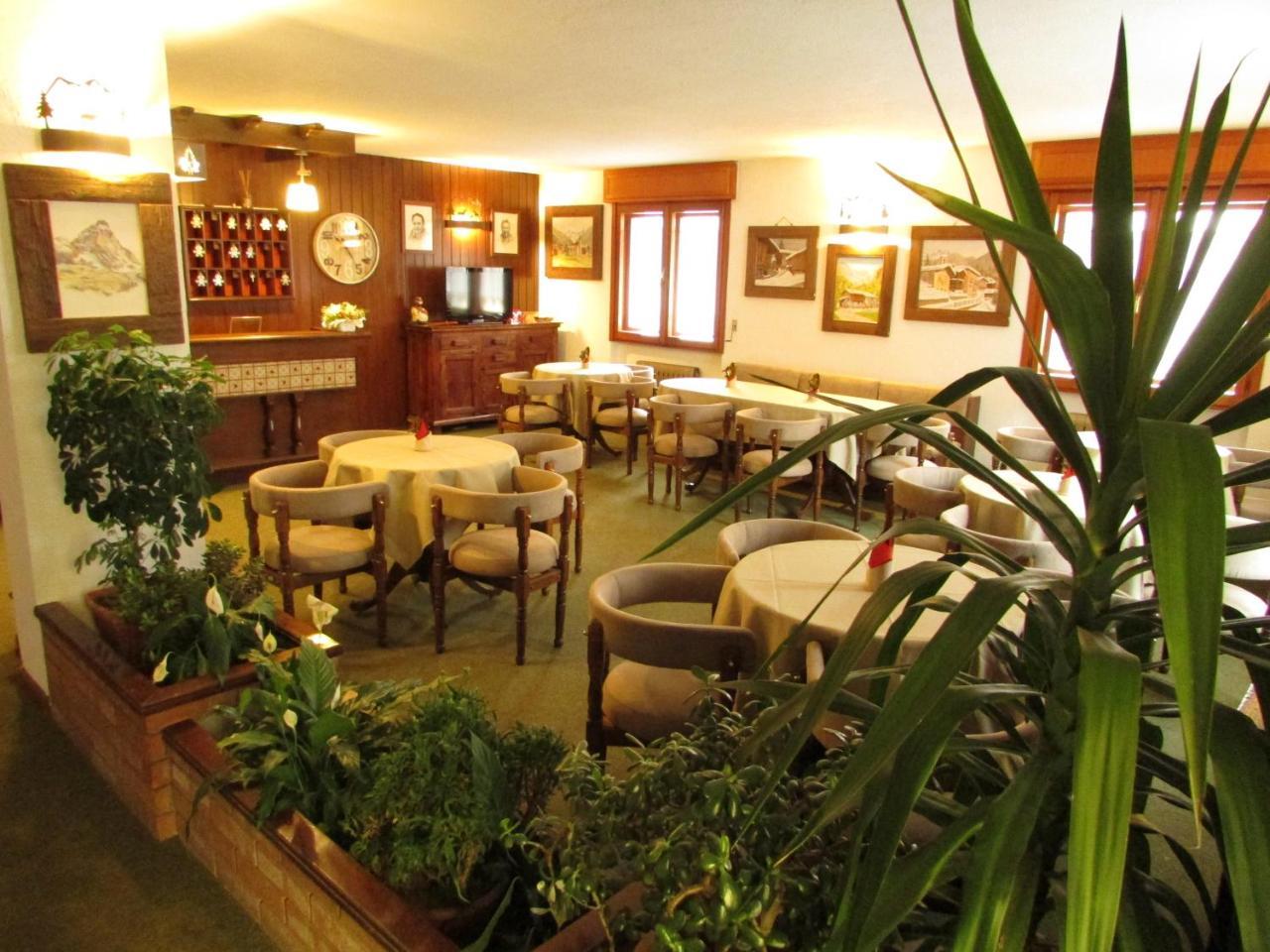 Hotel Meuble Meridiana Valtournenche Ngoại thất bức ảnh