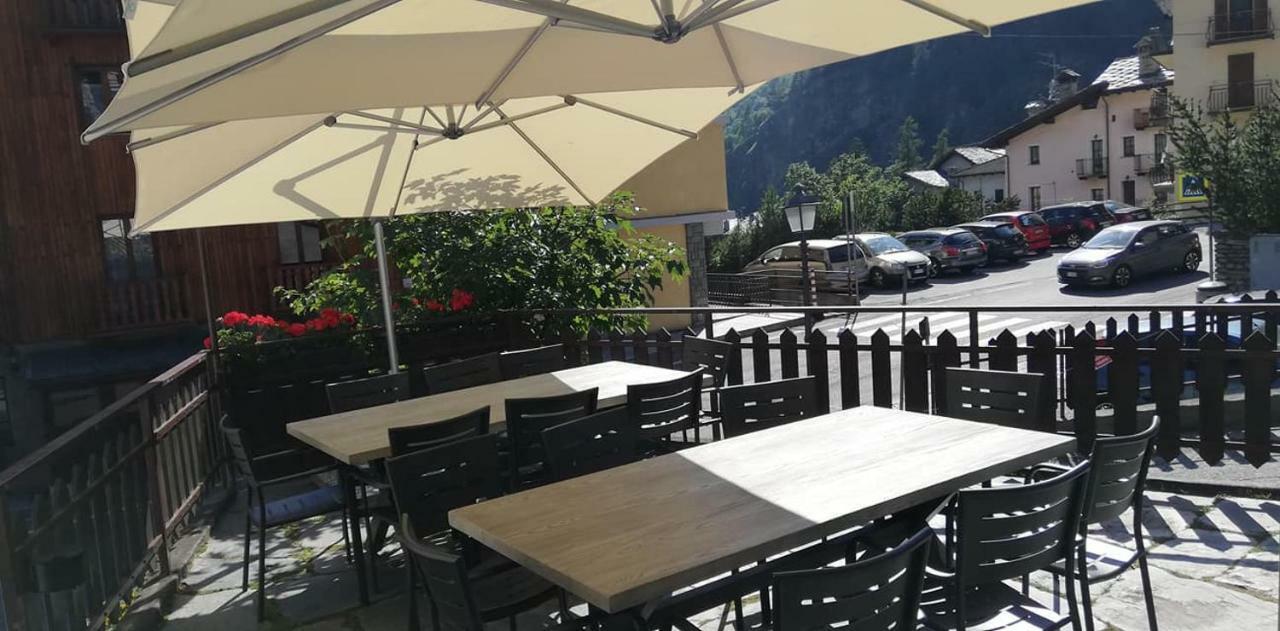 Hotel Meuble Meridiana Valtournenche Ngoại thất bức ảnh